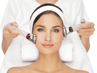 Aparatinės įrangos kosmetologijos atjauninti veido
